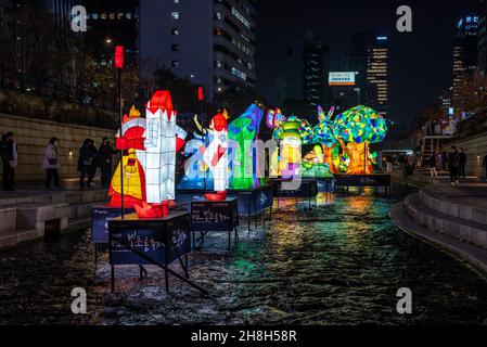 Seoul Lantern Festival entlang Cheonggyecheon Stream in Seoul, Südkorea am 29. November 2021 Stockfoto