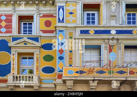 Bunte oder bunte Fassade des Hôtel des Arts (c1900) Kunstmuseum, Kunstgalerie oder Kunstzentrum Toulon Var Provence Frankreich Stockfoto