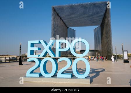 Eines der Carbon-Eingangsportale auf der Expo 2020 in Dubai Stockfoto