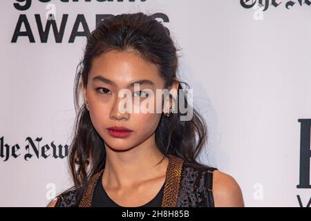 NEW YORK, NEW YORK - 29. NOVEMBER: Jung Ho-yeon nimmt an den Gotham Awards 2021 Teil, die das Gotham Film & Media Institute am 29. November 2021 in der Cipriani Wall Street in New York City verliehen hat. Stockfoto