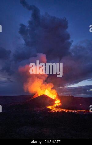 Der Fagradalsfjall-Vulkan im Süden Islands im Frühjahr 2021, als der Ausbruch der aktivste, aber noch zugänglichste war Stockfoto