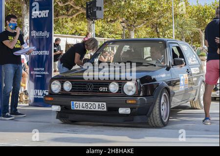 PALAMOS, SPANIEN - 03. Nov 2021: Eine Nahaufnahme eines schwarzen Volkswagen Golf GTI MK2, der auf der XVIII. Historischen Rallye der Costa Brava in Palamos, Spanien, vorgestellt wurde Stockfoto