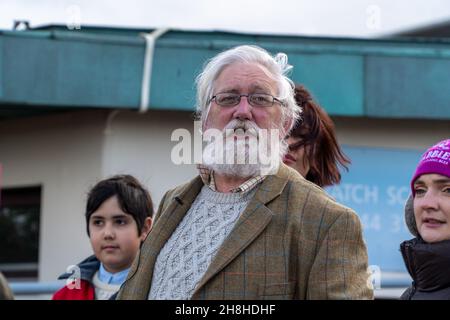 HMP Saughton Prison, Edinburgh, Schottland, 30th. November 2021: Im Bild - Craig Murray wird aus dem Gefängnis entlassen. Craig Murray wurde zu 8 Monaten Gefängnis verurteilt, weil er über den Alex-Salmond-Prozess berichtet hatte, und es wurde festgestellt, dass er wegen der offensichtlichen Stichsägenidentifikation vor Gericht verachtet wurde. Craig war der einzige Journalist, der während des Prozesses über den Fall der Verteidigung berichtet hat. Craig ist die erste Person, die im Vereinigten Königreich wegen einer Medienverachtung des Gerichts seit über 50 Jahren und in Schottland seit über 70 Jahren inhaftiert ist. Kredit:Barry Nixon/Almay Live Nachrichten Stockfoto