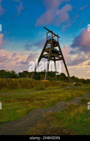 Ehemaliger kolliriery gewundener Kopf Barony Ein Rahmen im Sommer Abendlicht Stockfoto