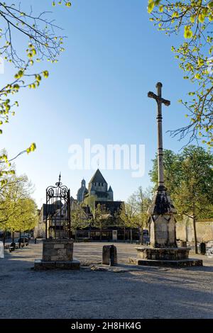 Frankreich, seine et Marne, Provins, UNESCO-Weltkulturerbe, Oberstadt, Place du Chatel, Stiftskirche St. Quiriace im Hintergrund Stockfoto