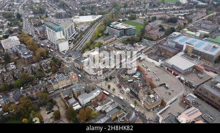 Luftdrohnenansicht von Enfield Stadtzentrum von oben Stockfoto