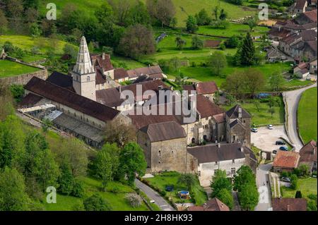 Frankreich, Jura, die Reculee de Baume les Messieurs vom belvedere von Granges sur Baume, Abtei Saint Peter aus gesehen Stockfoto