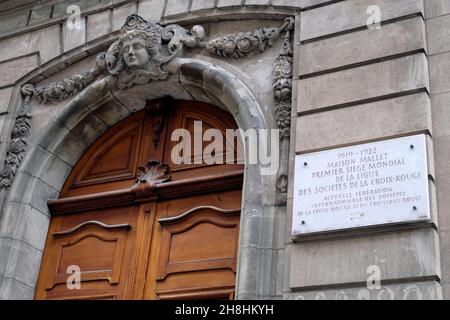 Schweiz, Kanton Genf, Genf, Rue du Cloitre, Maison Mallet, Plaque, 1919 erster Welthauptsitz des Roten Kreuzes Stockfoto