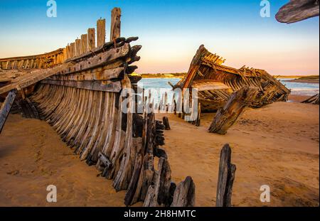 Frankreich, Morbihan (56), Ria d'Etel, Plouhinec, Le Cimetière des thoniers et chalutiers du Magouër Stockfoto