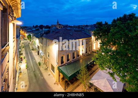 Frankreich, Bouches du Rhone, Salon de Provence, Stiftskirche Saint Laurent im Hintergrund Stockfoto