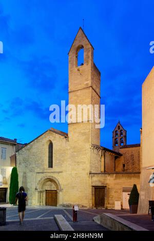 Frankreich, Bouches du Rhone, Salon de Provence, Place Jules Morgan, Kirche Saint Michel Stockfoto