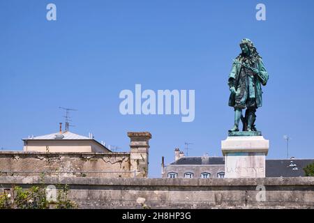 Frankreich, Yvelines, Versailles, der King Kitchen Garden, Statue von Jean Baptiste de la Quintinie, Direktor der königlichen Gärten und Schöpfer des Gemüsegartens von Ludwig XIV. Im Jahr 1683 Stockfoto