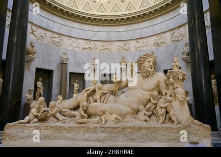 Italien, Latium, Rom, Vatikanstadt, UNESCO-Weltkulturerbe, Vatikanische Museen, das Skulpturenmuseum Chiaramonti, der neue Flügel (Bracio Nuovo), Statue des Nils von Stephen Thompson (1878) Stockfoto