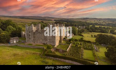 Luftaufnahme von Bolton Castle, Leyburn, Yorkeshire Dales Stockfoto