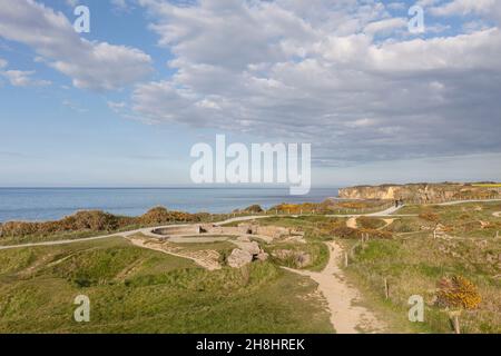 Frankreich, Calvados (14), Cricqueville-en-Bessin, Pointe du Hoc, Bombenlöcher und Blockhaus aus den alliierten Landungen in der Normandie im Juni 1944 Stockfoto