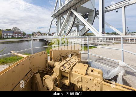 Frankreich, Calvados (14), Ranville, Pegasus-Brücke, Circuit des Plages du débarquement, pont basculant sur l'Orne à Ranville construit par Gustave Eiffel en 1871, la Mission la plus célèbre de la 6eme Division aéroportée britannique lors du débarquement de 1944 Stockfoto