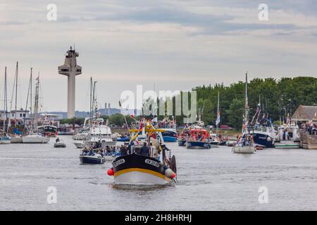 Frankreich, Calvados (14), Pays d'Auge, Honfleur, Ankunft der Boote für das Seglerfest, das jedes Jahr zu Pfingsten stattfindet Stockfoto