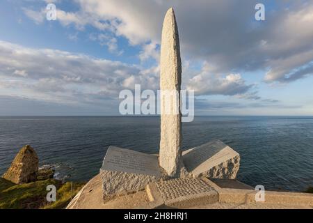 Frankreich, Calvados (14), Cricqueville-en-Bessin, Pointe du Hoc, Gedenkstätte zu Ehren der amerikanischen Truppen der alliierten Landungen in der Normandie im Juni 1944, erbaut auf dem Beobachtungs- und Schießstand einer deutschen Batterie Stockfoto