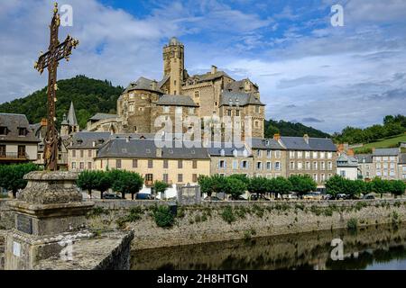 Frankreich, Aveyron, Estaing, bezeichnet eines der schönsten Dörfer in Frankreich, Schloss, 15. Jahrhundert, die Estaing-Brücke über den Fluss Lot Stockfoto