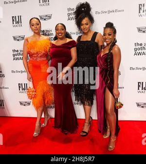 29. November 2021, New York, New York, USA: Amber Stevens West, Leigh Davenport, Corbin Reid, Bresha Webb nehmen an den Gotham Awards 2021 in der Cipriani Wall Street Teil (Bildnachweis: © Lev Radin/Pacific Press via ZUMA Press Wire) Stockfoto