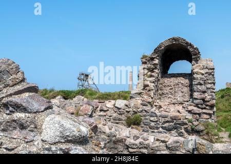 Blick auf die Arsen-Labryinthe bei der Botallack Mine in Cornwall Stockfoto