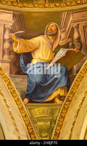 Forlí, ITALIEN - 11. NOVEMBER 2021: Fresko des Propheten Jesaja in der Kuppel der Cattedrala di Santa Croce von Giovanni Secchi (1876 - 1950). Stockfoto