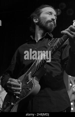 Die Band Shantel und Bucovina Club Orkestar mit Frontmann Stefan Hantel leben im November 2013 in Hamburg im Mojo Club, Deutschland, Europa. Stockfoto