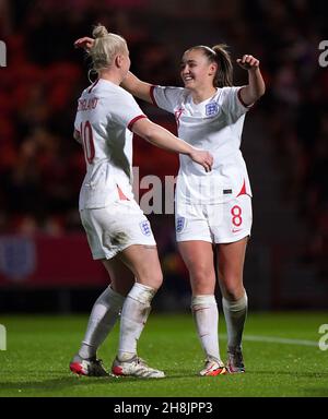 Der englische Georgia Stanway feiert das zehnte Tor seiner Spielmannschaft während des FIFA-Weltmeisterschaft-Qualifying der Frauen - Gruppe D-Spiels zwischen England und Lettland im Keepmoat Stadium, Doncaster. Bilddatum: Dienstag, 30. November 2021. Stockfoto