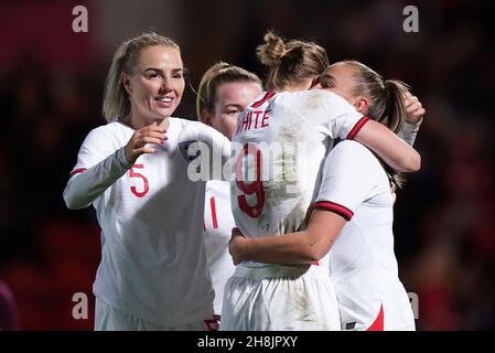 Der englische Georgia Stanway feiert das zehnte Tor seiner Spielmannschaft während des FIFA-Weltmeisterschaft-Qualifying der Frauen - Gruppe D-Spiels zwischen England und Lettland im Keepmoat Stadium, Doncaster. Bilddatum: Dienstag, 30. November 2021. Stockfoto