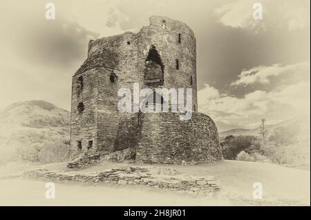 Dies ist die mittelalterliche Turmfestung Dolpadarn Castle aus dem 13. Jahrhundert, die von Llewelyn dem Großen in der Nähe des walisischen Dorfes Llanberis erbaut wurde Stockfoto