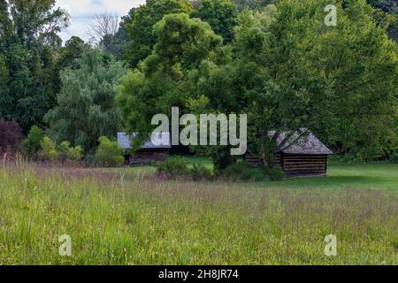 Johnson City, Tennessee, USA - 5. September 2021: Frühlings- und Rauchhaus an der historischen Stätte. Stockfoto