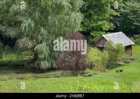 Johnson City, Tennessee, USA - 5. September 2021: Quellenhaus für die Lagerung von Lebensmitteln, um kühl zu bleiben. Stockfoto