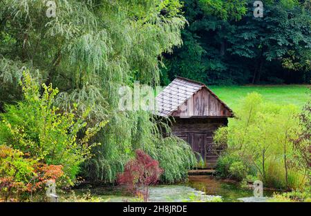 Johnson City, Tennessee, USA - 5. September 2021: Quellenhaus für die Lagerung von Lebensmitteln, um kühl zu bleiben. Stockfoto