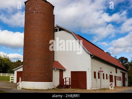 Kingsport, Tennessee, USA - 26. September 2021: Allandale Mansion und Anwesen, erbaut 150 im Besitz von Harvey und Ruth Brooks, die Black Angus Katze großgezogen haben Stockfoto