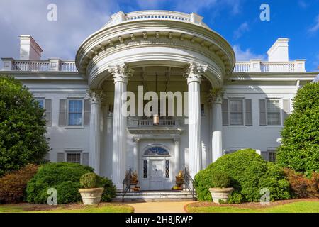 Kingsport, Tennessee, USA - 26. September 2021: Allandale Mansion und Anwesen, erbaut 150 im Besitz von Harvey und Ruth Brooks, die Black Angus Katze großgezogen haben Stockfoto