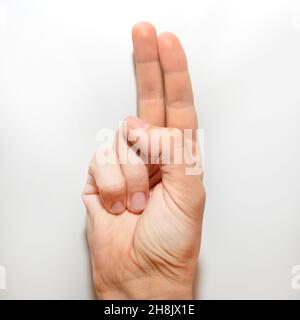 Buchstabe U in der amerikanischen Gebärdensprache (ASL) für gehörlose Menschen Stockfoto