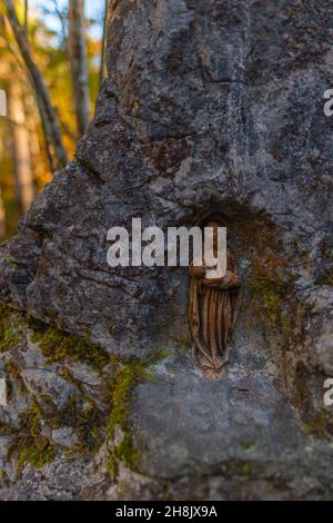 Zauberwald oder Zauberwald mit der Ramsauer Ache bei Hintersee in Herbstfarben, Ramsau, Oberbayern, Süddeutschland Stockfoto