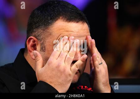 Stephen Maguire reagiert während seines Spiels gegen Luca Brecel am achten Tag der Cazoo UK Championship beim York Barbican. Bilddatum: Dienstag, 30. November 2021. Stockfoto