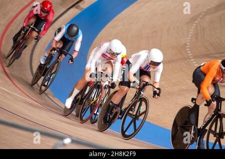 Jennifer Valente aus den Vereinigten Staaten, spätere Goldmedaillengewinnerin, während des Frauenomniums, den Olympischen Spielen 2020 in Tokio. Stockfoto