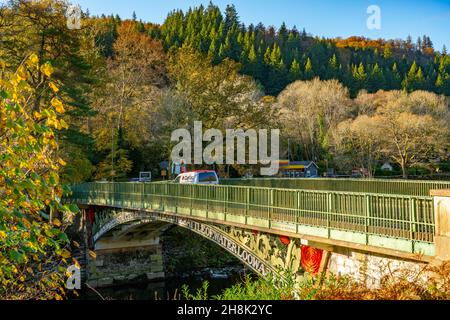 Waterloo Bridge, auf der A5 Betws-Y-Coed, in Conwy, Nordwales. Grade 1 gelistet, gebaut in 1815-1816. Bild aufgenommen im November 2021. Stockfoto