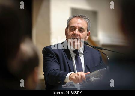 Rillieux La Pape, Frankreich. 29th. November 2021. Xavier Bertrand hält seine Rede während seines letzten Wahlkampftreffens in Rillieux-la-Pape. Xavier Bertrand hält sein letztes Wahlkampftreffen im Primary der Partei 'Les Republicains' (LR) ab. Die Benennung des Kandidaten erfolgt am 2nd. Und 4th. Dezember 2021 in einer Zweirunde-Wahl. (Foto: Laurent Coust/SOPA Images/Sipa USA) Quelle: SIPA USA/Alamy Live News Stockfoto