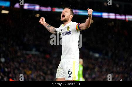 Liam Cooper von Leeds United feiert nach dem Premier League-Spiel in der Elland Road, Leeds. Bilddatum: Dienstag, 30. November 2021. Stockfoto