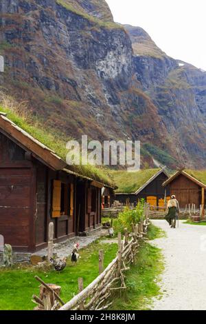 Gudvangen, Norwegen - ca. September 2021: Gudvangen wikingerdorf in Norwegen Stockfoto