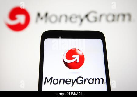 Ukraine. 30th. November 2021. In dieser Abbildung ist das MoneyGram International, Inc.-Logo auf einem Smartphone und einem pc-Bildschirm zu sehen. Kredit: SOPA Images Limited/Alamy Live Nachrichten Stockfoto