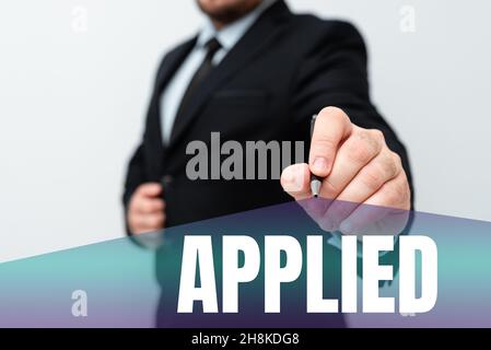 Text mit angewendeter Inspiration. Geschäftsansatz, der praktisch genutzt wird, anstatt theoretisch anwendbar zu sein, um neue Pläne und Ideen zu präsentieren Stockfoto