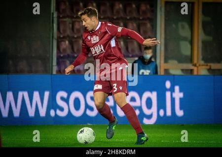 Reggio Calabria, Italien. 30th. November 2021. Cionek Thiago (Reggina) gedreht während Reggina 1914 gegen Ascoli Calcio, Italienisches Fußballspiel der Serie B in Reggio Calabria, Italien, November 30 2021 Quelle: Independent Photo Agency/Alamy Live News Stockfoto