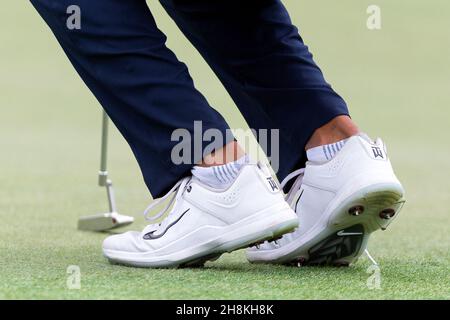 Eine Detailaufnahme von Tiger Woods von den Sneakers des Teams USA auf dem Grün während der Runde 2 des Presidents Cup Credit: Speed Media/Alamy Live News Stockfoto