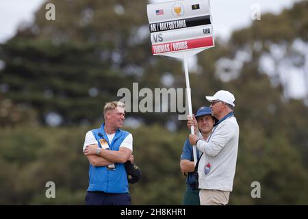 Cricket-Legende Shane Warne beobachtet Tiger Woods des Teams USA während der 2. Runde des Presidents Cup Credit: Speed Media/Alamy Live News Stockfoto