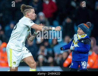 LEEDS, ENGLAND - 30. NOVEMBER: Kalvin Phillips aus Leeds United feiert während des Premier League-Spiels zwischen Leeds United und Crystal Palace in der Elland Road am 30. November 2021 in Leeds, England. (Foto von Sebastian Frej) Stockfoto