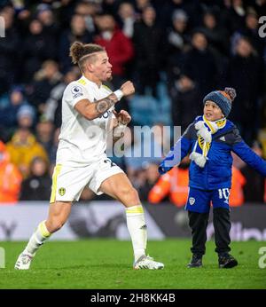 LEEDS, ENGLAND - 30. NOVEMBER: Kalvin Phillips aus Leeds United feiert während des Premier League-Spiels zwischen Leeds United und Crystal Palace in der Elland Road am 30. November 2021 in Leeds, England. (Foto von Sebastian Frej) Stockfoto